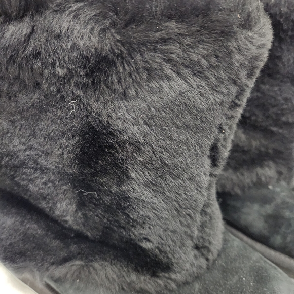 UGG Australia Patten Black Sheepskin Suede Short Boots Sz US 9 - Picture 3 of 14